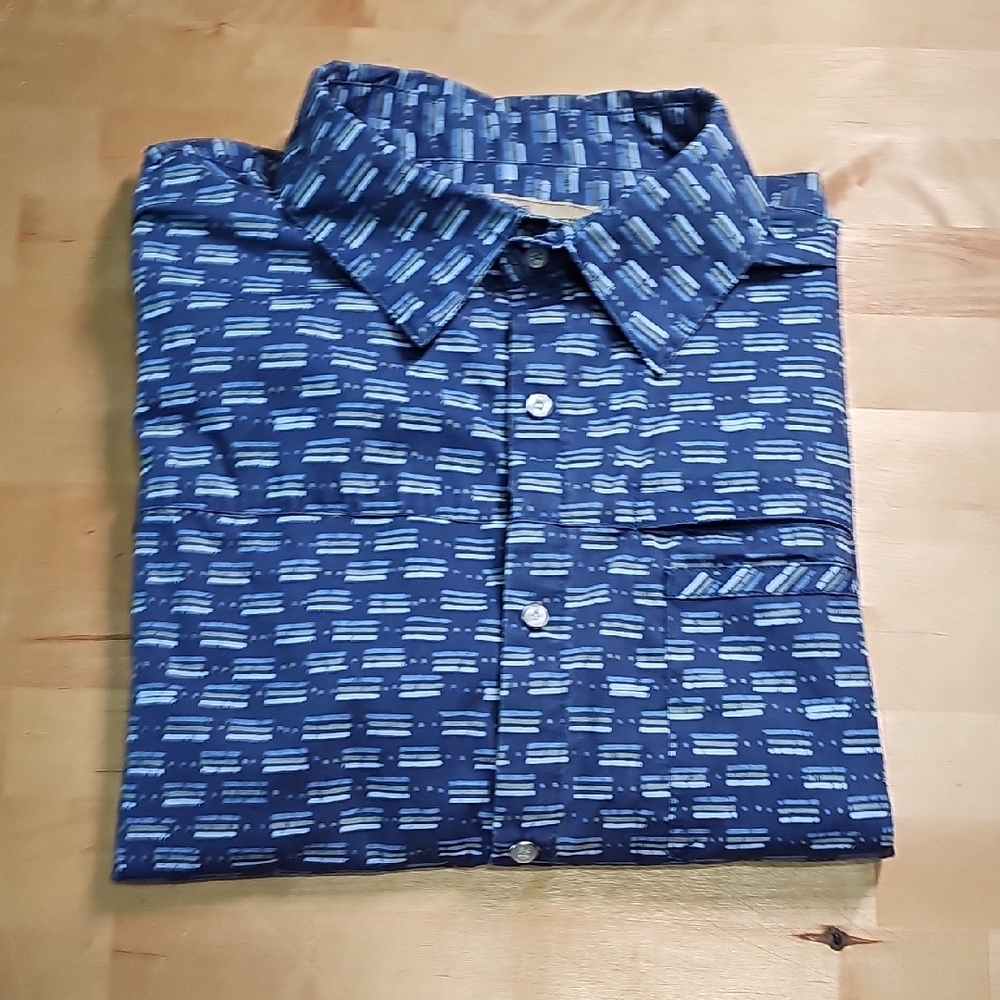 👕 Scandia Woods Abstract Blue & White Short Sleeve Button Down Shirt